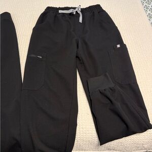 FIGS Uman Relaxed Jogger Scrub Pants size medium $25
